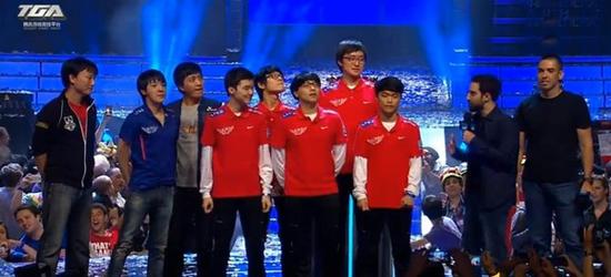 背身停球后 背身停球后